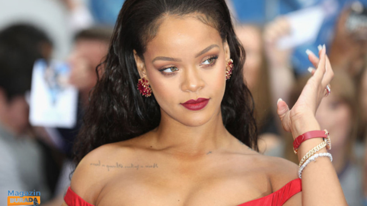 Rihanna'dan çizmeli kombin