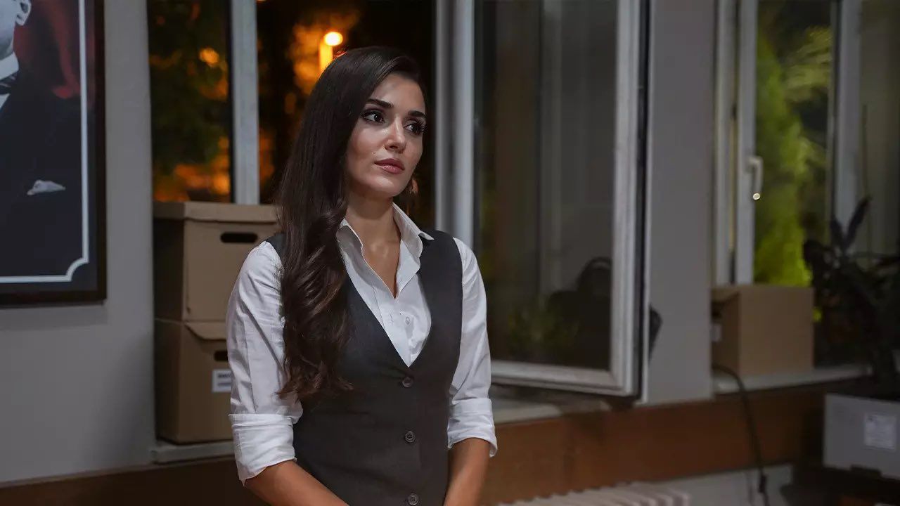 Hande Erçel'den yeni dizisi 'Bambaşka Biri' hakkında çok özel açıklama!