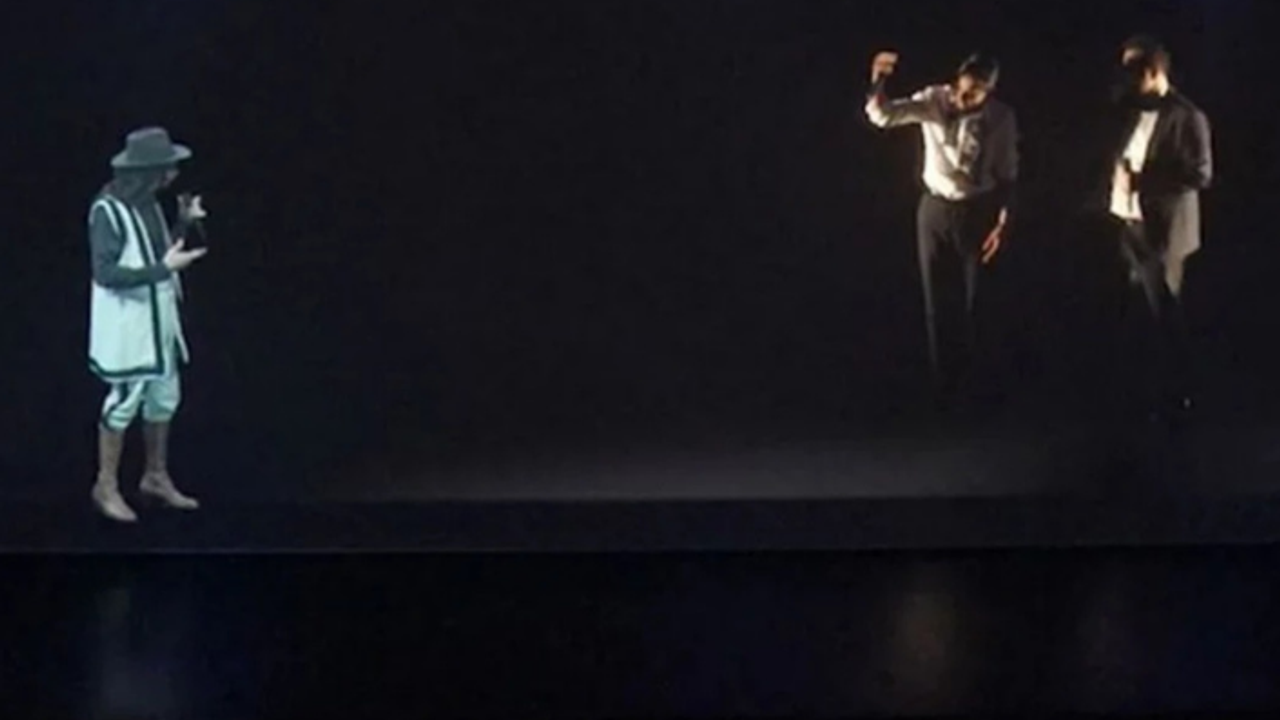 20 yıl sonra tekrar sahnedeydi: Cem Karaca, hologram teknolojisiyle konser verdi