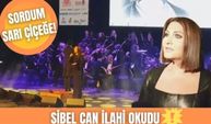 Sibel Can ilahi okudu! Sibel Can "Sordum Sarı Çiçeğe" ilahisini sahnede söyledi!