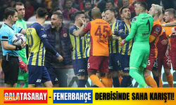 Galatasaray-Fenerbahçe derbisinde saha karıştı!