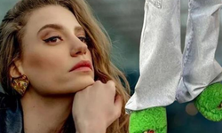 Serenay Sarıkaya'nın dalga konusu olan terliklerinin fiyatı dudak uçuklattı!