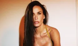 61 yaşındaki Demi Moore'dan cesur pozlar