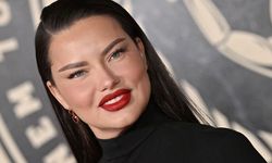 Yorgunluğu biten Adriana Lima, özüne döndü