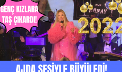 Ajda Pekkan'dan yılbaşı konseri! Sahne performansıyla büyüledi!