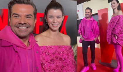 Beren Saat ve Kenan Doğulu pembe tarzlarıyla Netflix gecesine damga vurdu!