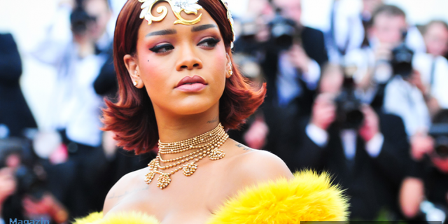 Rihanna'dan Geç Gelen İtiraf: Herkes Bana Gülecek Palyaço Gibi Hissettim