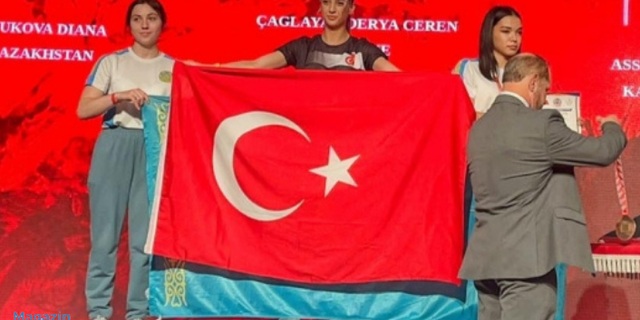 Dünya Şampiyonu sporcumuz Derya Ceren Çağlayan'dan Türk bayraklı yanıt