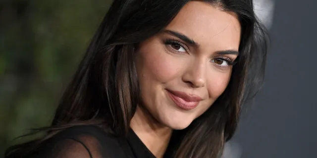 Sosyal medyayı salladı! Kendall Jenner öyle bir poz verdi ki, iddialı tarzı olay oldu!