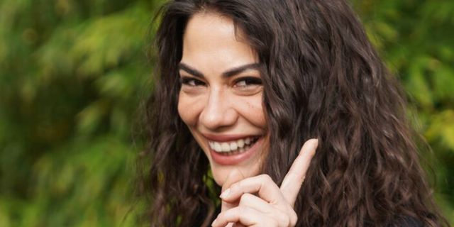 Demet Özdemir'den aşk yaşadıkları iddia edilen DJ Sergio ile ilk kare!