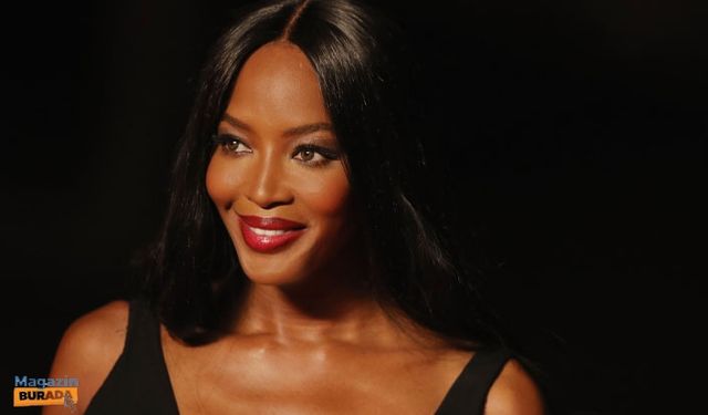 Naomi Campbell Çırılçıplak Soyunup, Metroda Poz Verdi