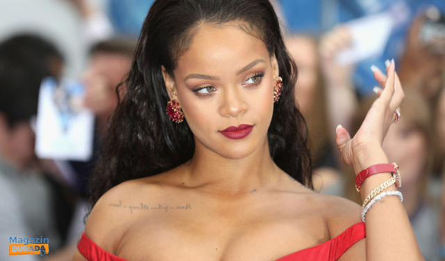 Rihanna'dan çizmeli kombin