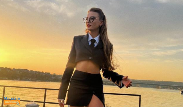 Serenay Sarıkaya'nın kolej tarzı dikkat çekti! Kombinin fiyatı dudak uçuklattı!