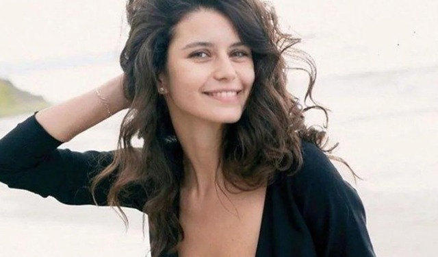 Beren Saat'ten büyük gaf! 19 Mayıs yerine 23 Nisan'ı kutlayınca olanlar oldu!