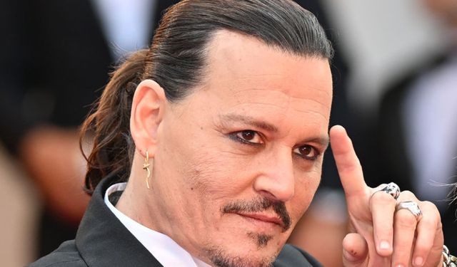 Johnny Depp dakikalarca ayakla alkışlandı! İşte Cannes Film Festivali'nden manzaralar...