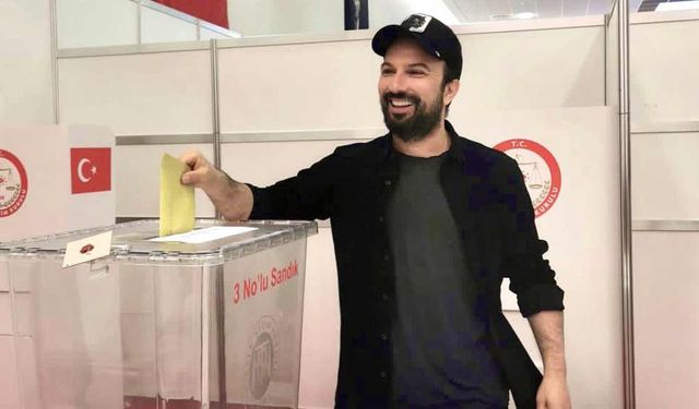 Tarkan'dan seçim paylaşımı! "Demokrasi nedir?"