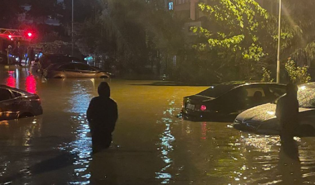 İstanbul'da korkunç sel! 2 kişi can verdi! |Felaketin boyutu gün ağarınca ortaya çıktı!