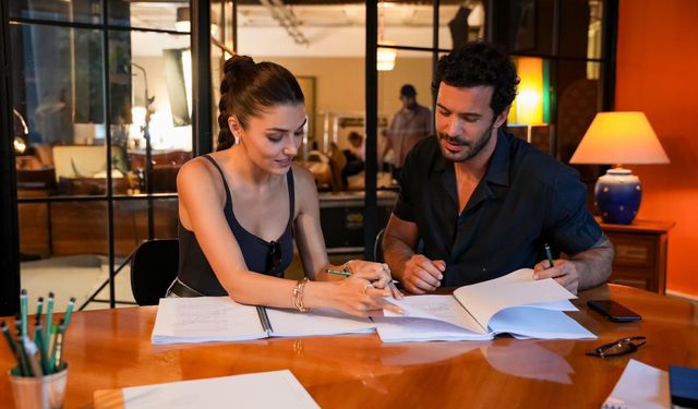 Hande Erçel ve Barış Arduç provalarda