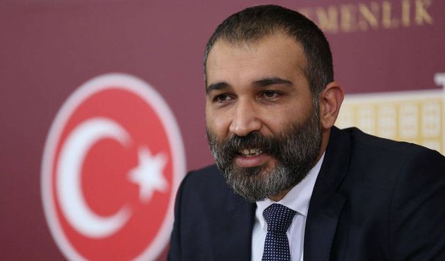 Barış Atay'dan "İstifa etti" iddialarına cevap geldi. Siyaseti bırakmadan oyunculuğa devam edecek