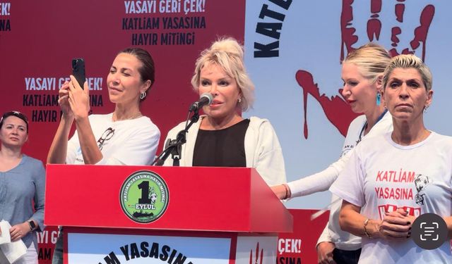 Ajda Pekkan 'Katliam Yasasına Hayır Mitingi'ne katıldı: "Öldürme, yaşat!"