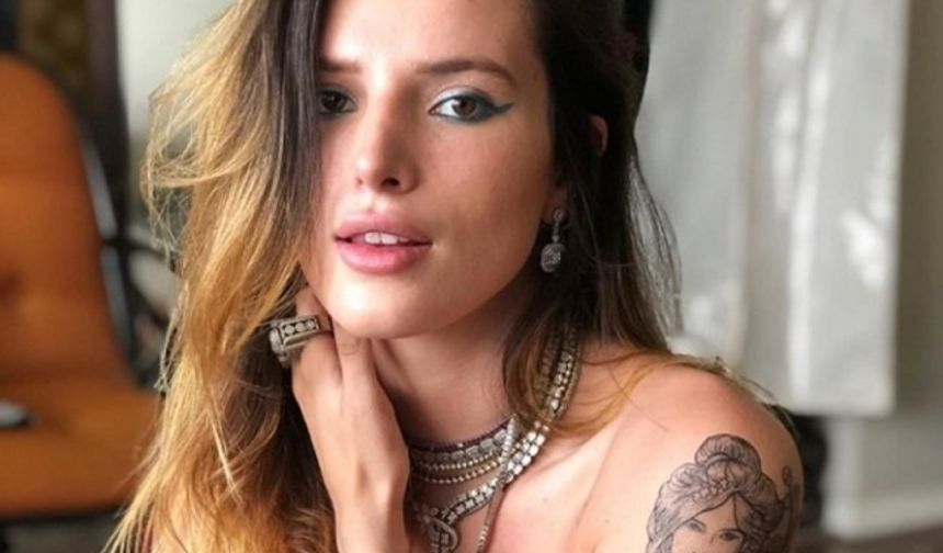 Bella Thorne kız arkadaşıyla üstsüz poz verdi