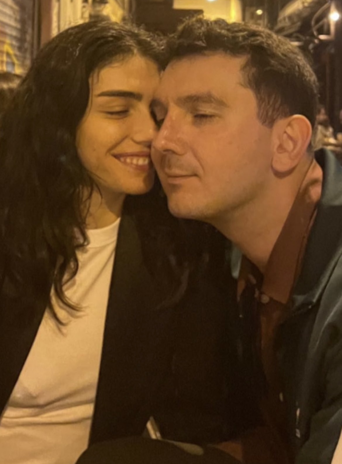 Hazar Ergüçlü'den yeni aşkı Kutay Soyocak ile mutluluk pozu