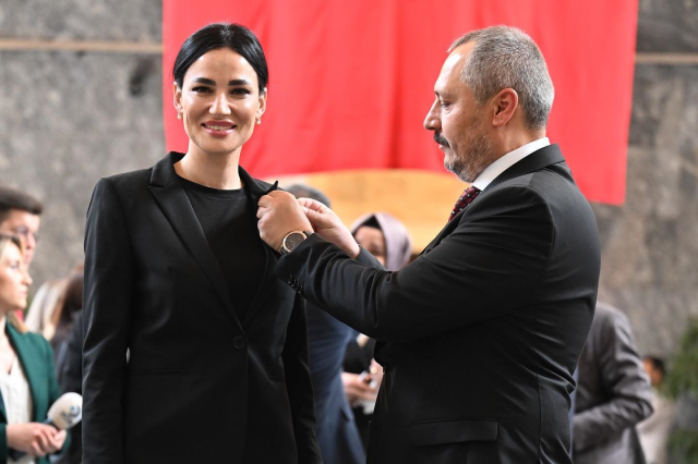 Türkiye Güzeli Seda Sarıbaş, milletvekilliği kaydını yaptırdı