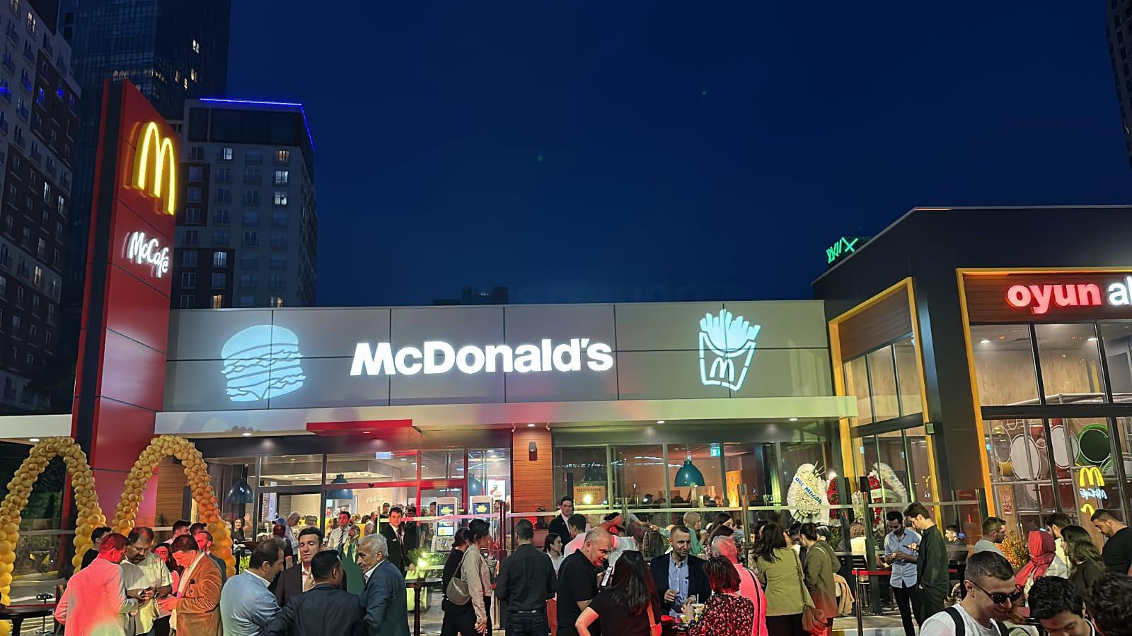 McDonald’s Türkiye ile geleceğin restoran deneyimi Kartal’da!