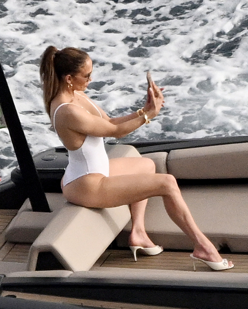 Singer Actress Jennifer Lopez Looks 84223528