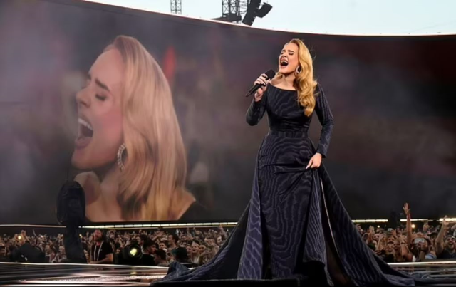 Adele Munih Teki Konserinde Erkek Arkadasi Rich 17705875 2719 M